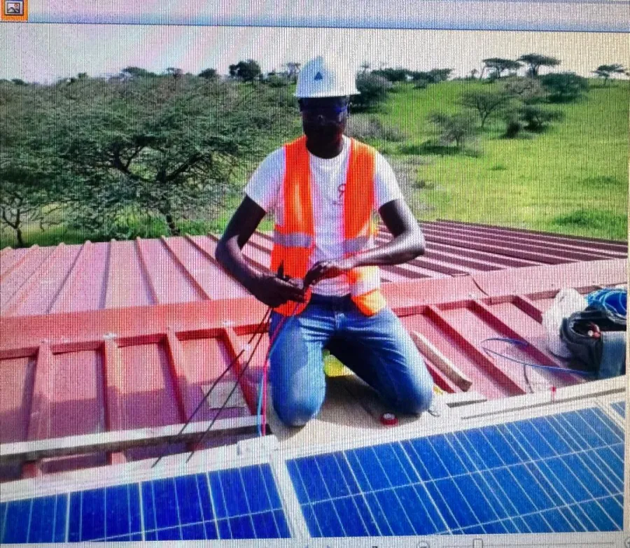 Centrale solaire autonome à Djogo en partenariat avec GCO